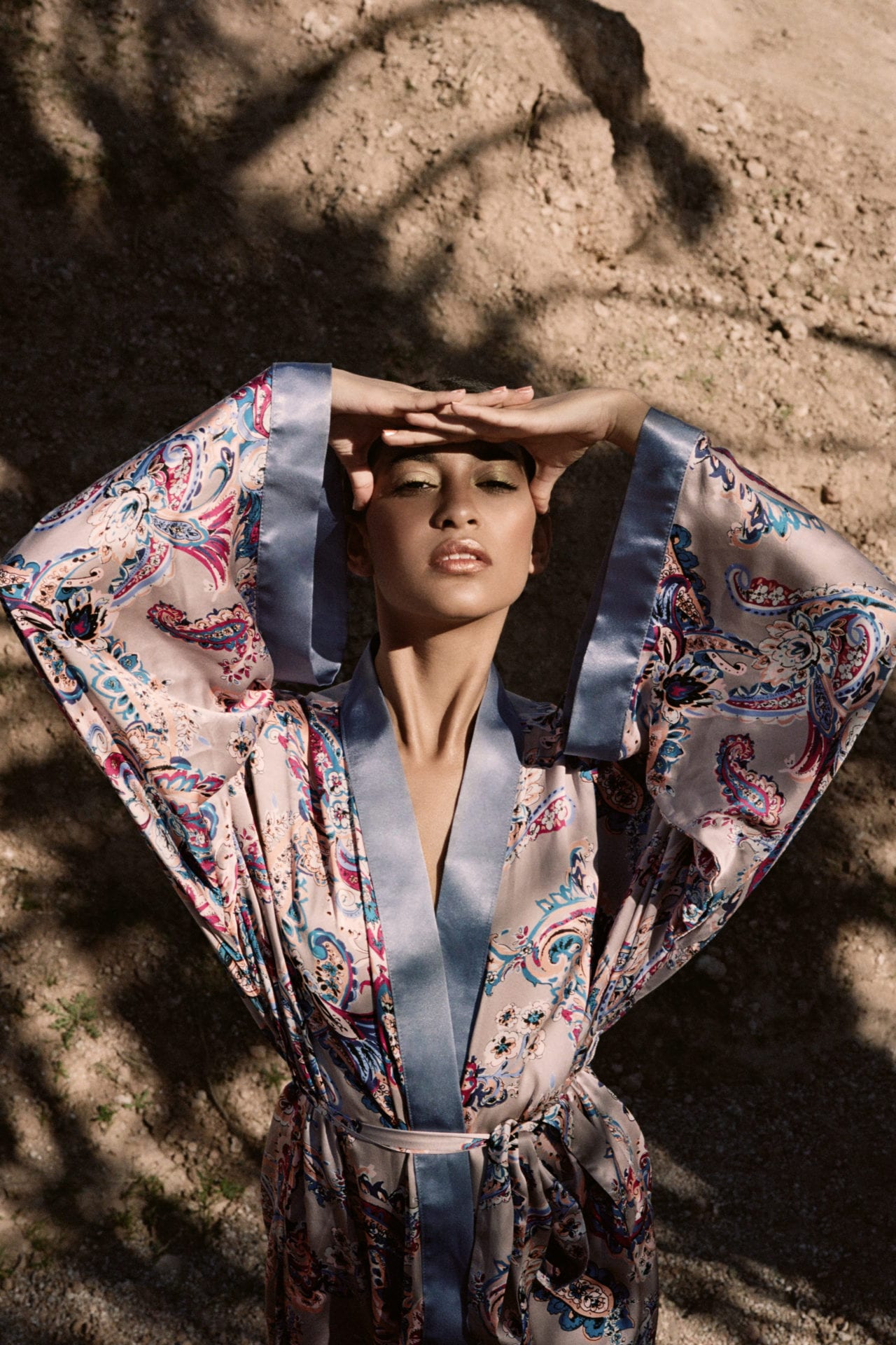 Model shoot for Diana d'Orville sustainable luxury made on the french riviera - silk kimono shot in the Moroccan desert