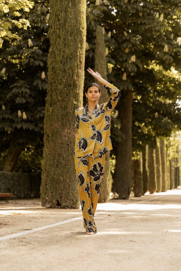 Diana d'Orville luxury suit in gold and flower prints